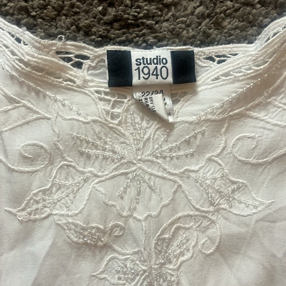 5/$10. Ladies Blouse 22/24 - Picture 2 of 4
